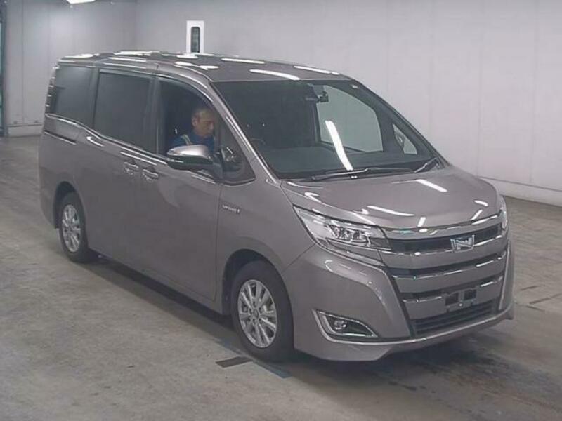 TOYOTA　NOAH