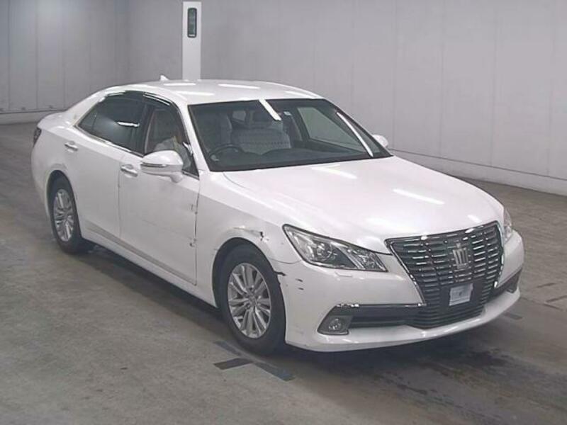 TOYOTA　CROWN