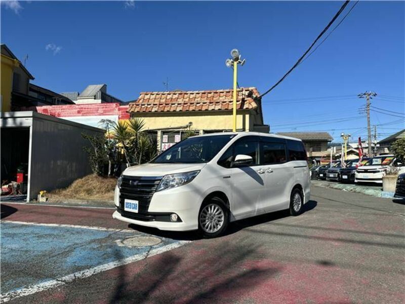 TOYOTA　NOAH