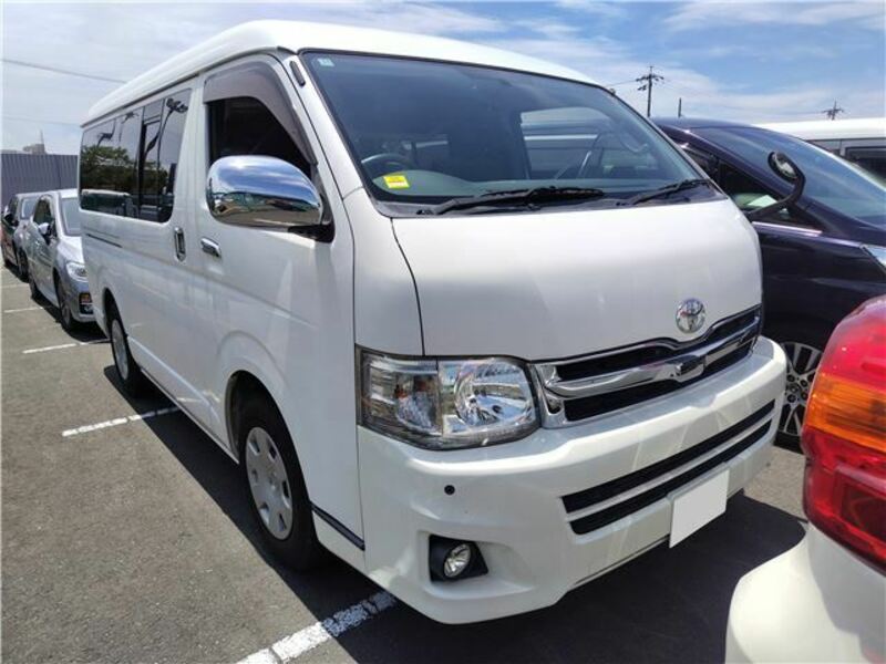 TOYOTA　HIACE