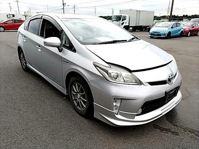 TOYOTA　PRIUS