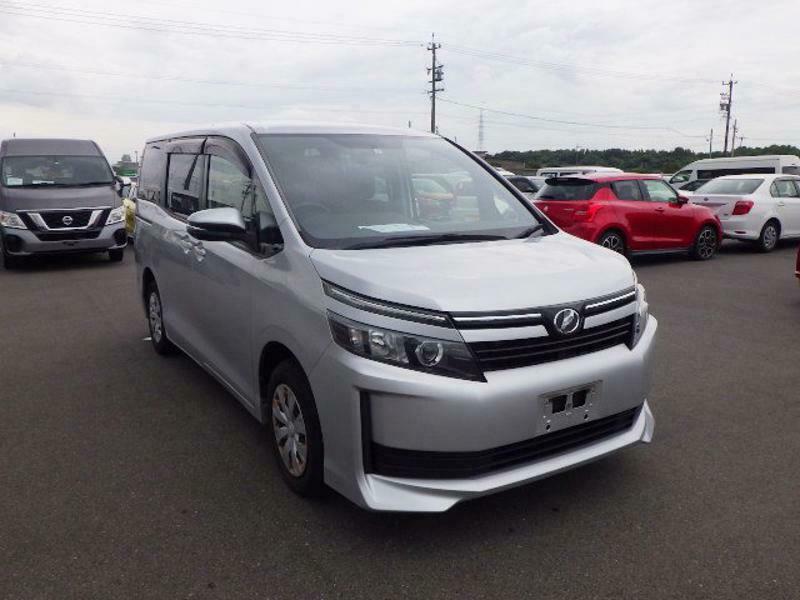 TOYOTA　VOXY