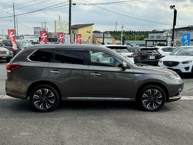 OUTLANDER PHEV-17