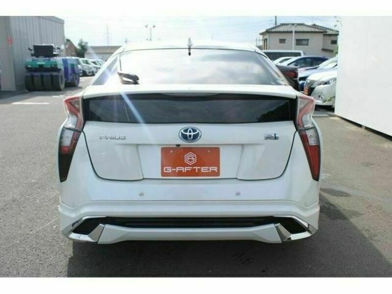 PRIUS-8