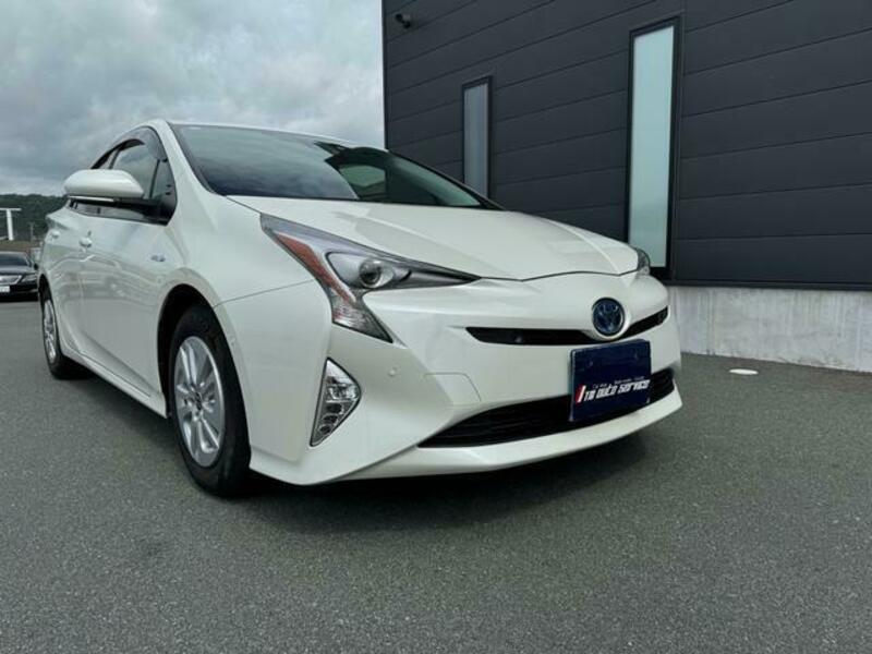 TOYOTA　PRIUS