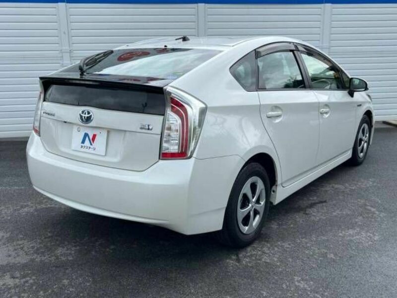 PRIUS-16