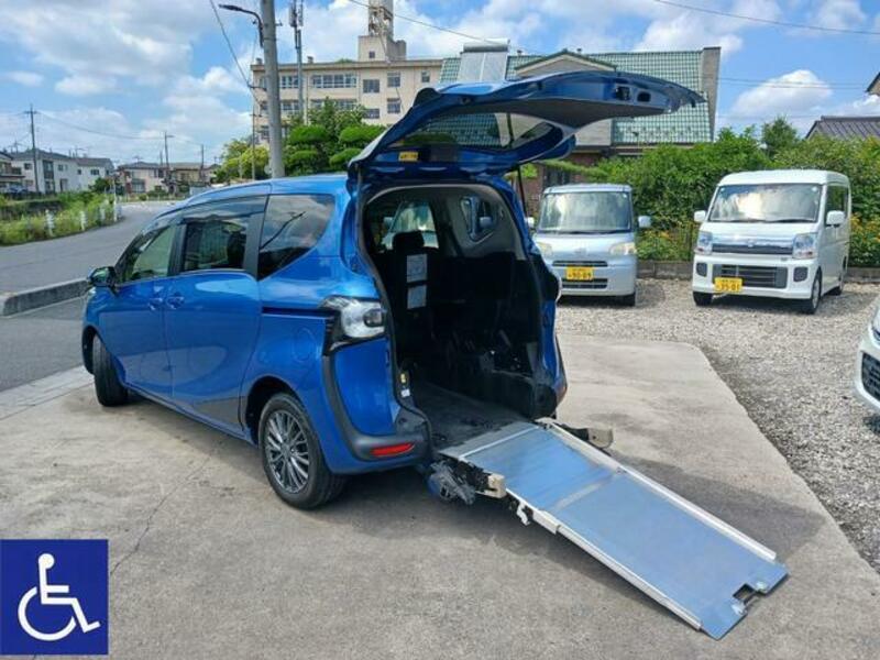 TOYOTA　SIENTA