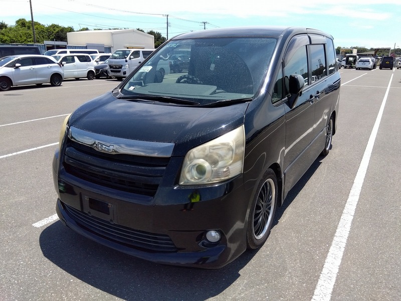 TOYOTA　NOAH