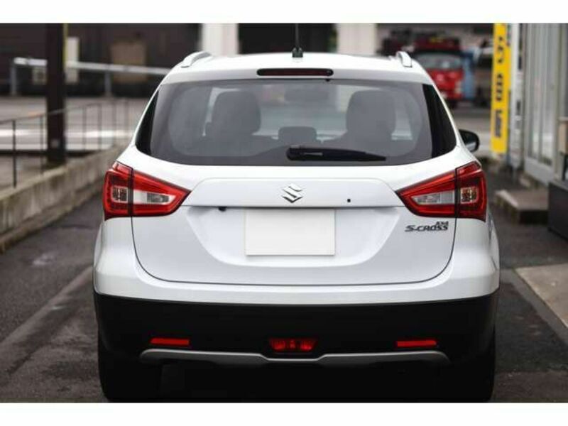 SX4 S-CROSS-10