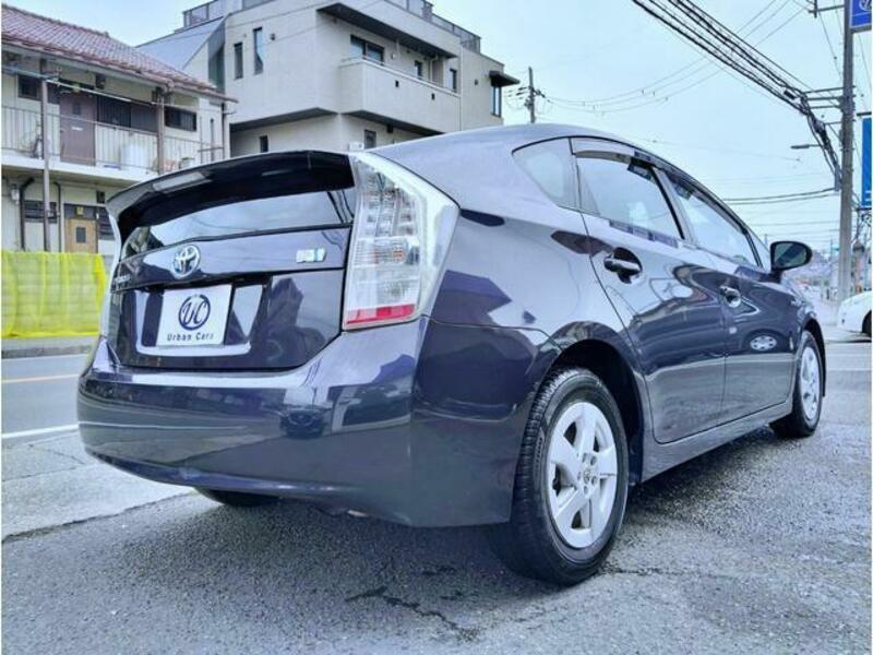 PRIUS-13