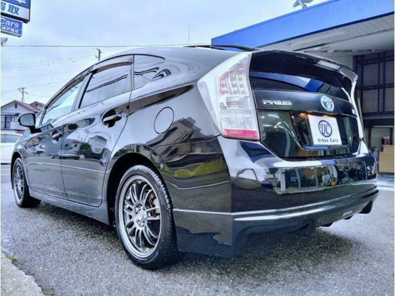 PRIUS-16