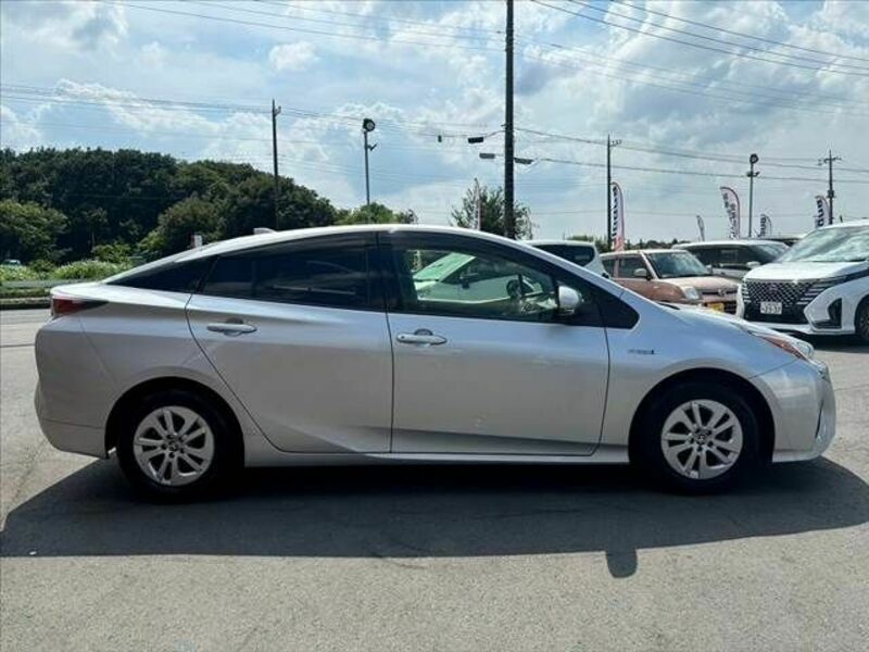 PRIUS-11