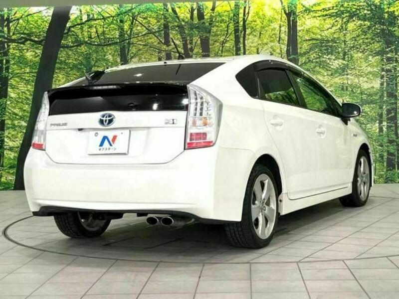 PRIUS-17