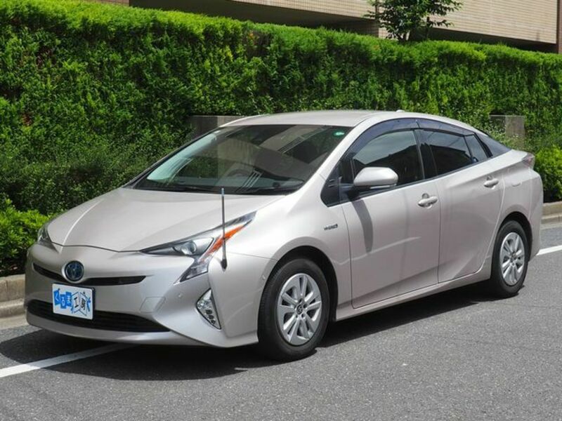 TOYOTA　PRIUS