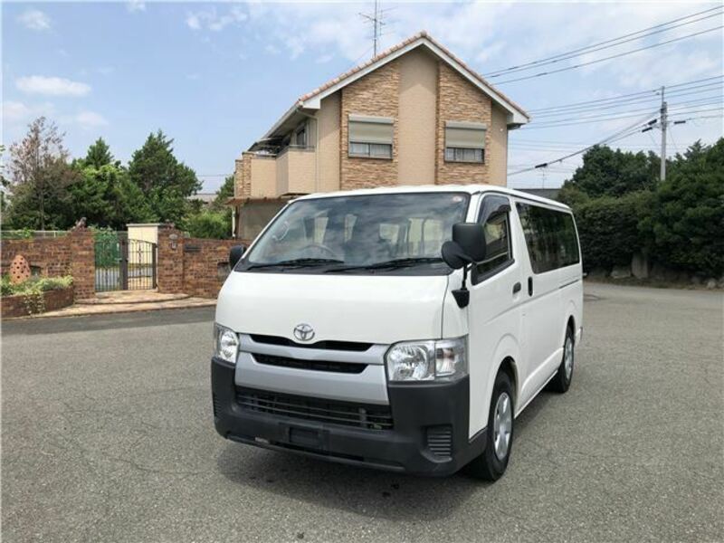 TOYOTA　HIACE VAN