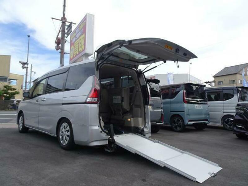 NISSAN　SERENA