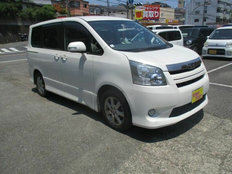 TOYOTA　NOAH