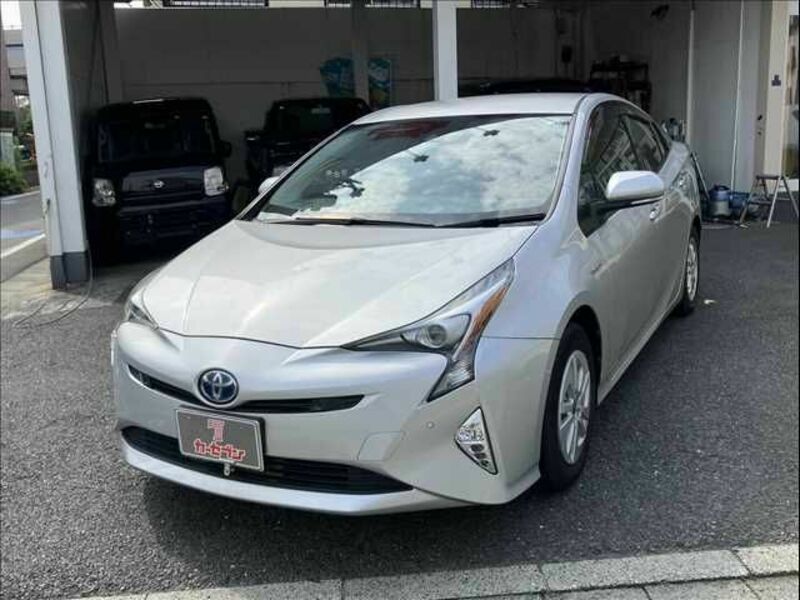 TOYOTA　PRIUS