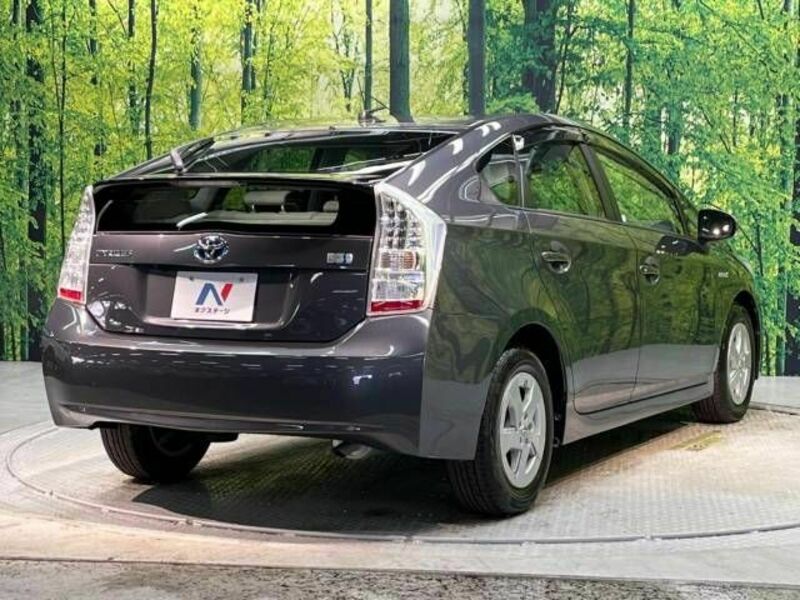 PRIUS-17