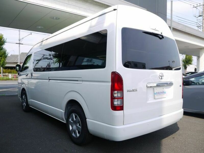 HIACE COMMUTER-2