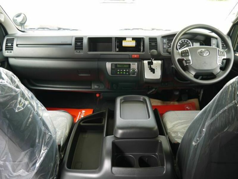 HIACE COMMUTER-19