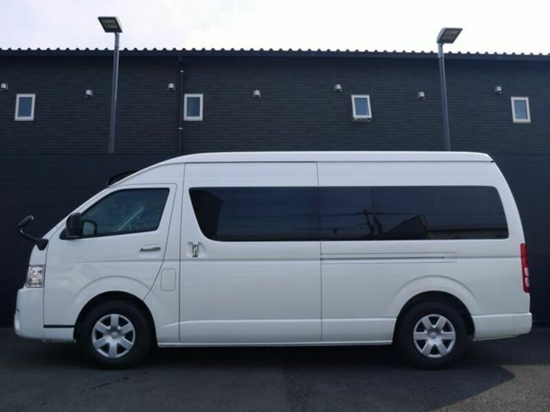 HIACE COMMUTER-22