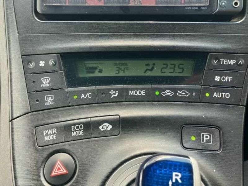 PRIUS-16