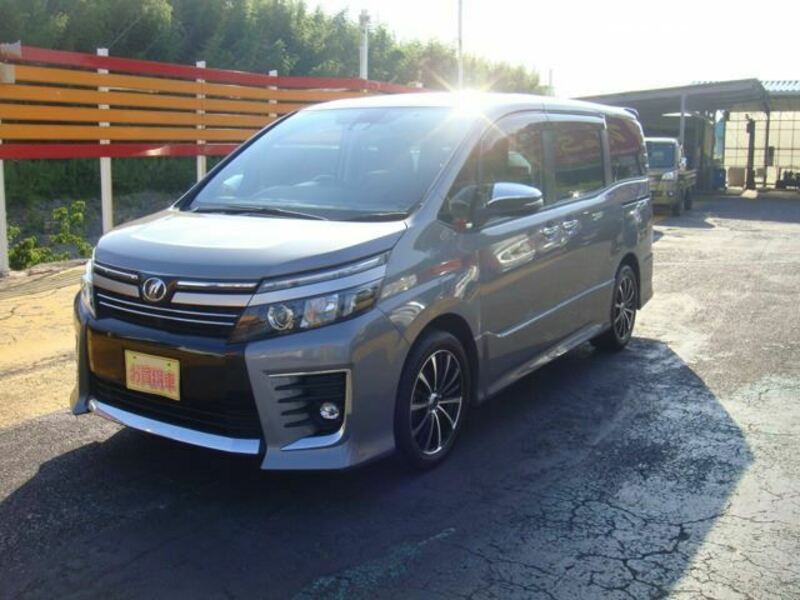 TOYOTA　VOXY