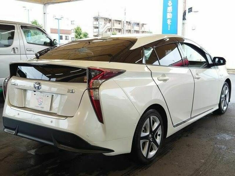 PRIUS-16