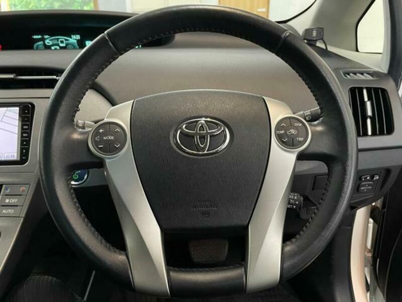 PRIUS-16