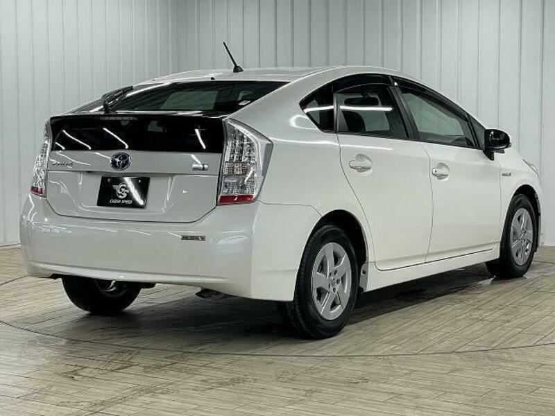 PRIUS-16