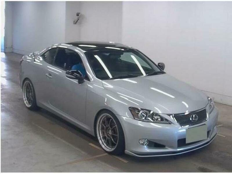 LEXUS　IS