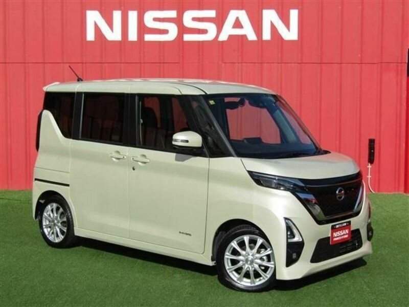 NISSAN　ROOX