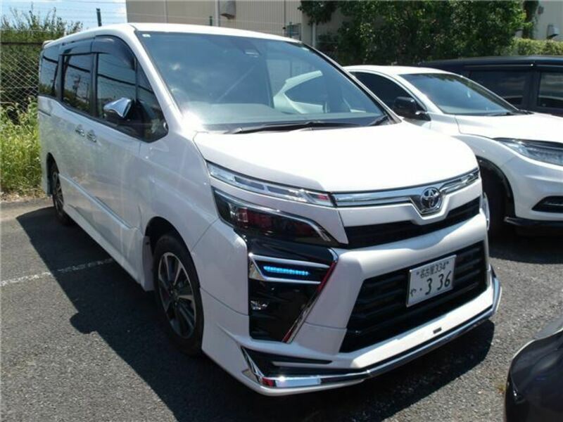 TOYOTA　VOXY