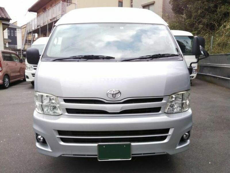 HIACE COMMUTER-1