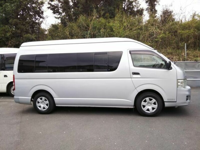 HIACE COMMUTER-3