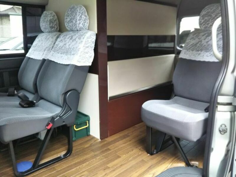 HIACE COMMUTER-16