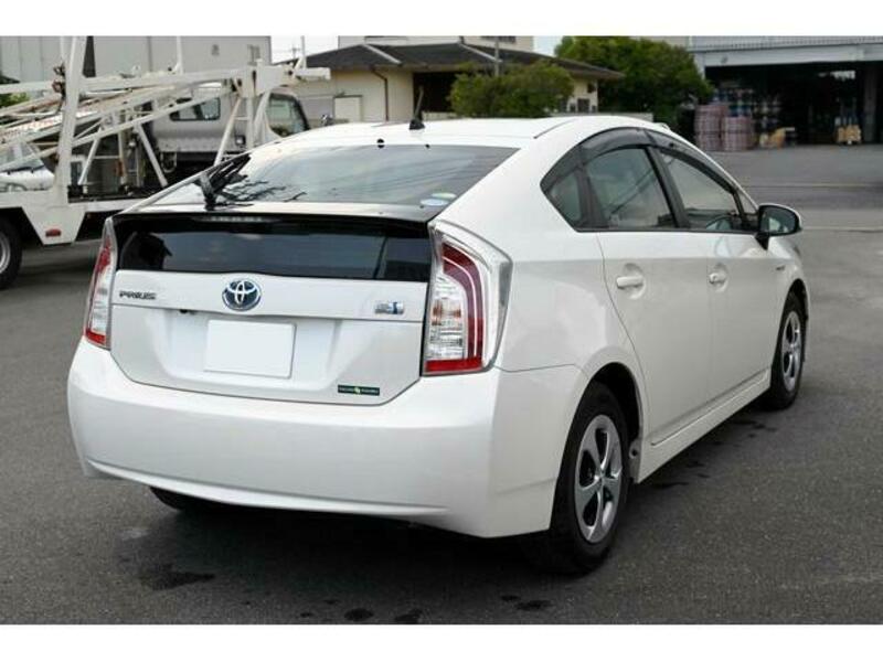 PRIUS-8