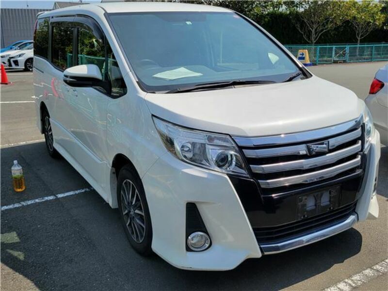 TOYOTA　NOAH