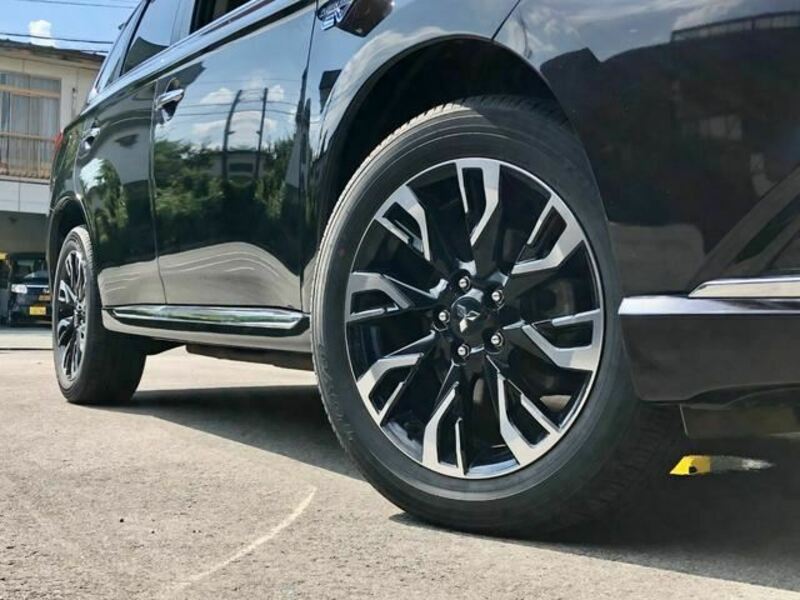 OUTLANDER PHEV-28