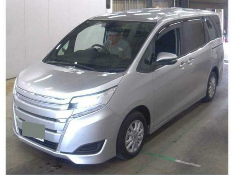 TOYOTA　NOAH