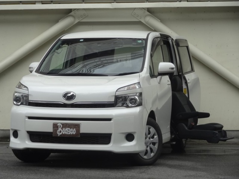 TOYOTA　VOXY