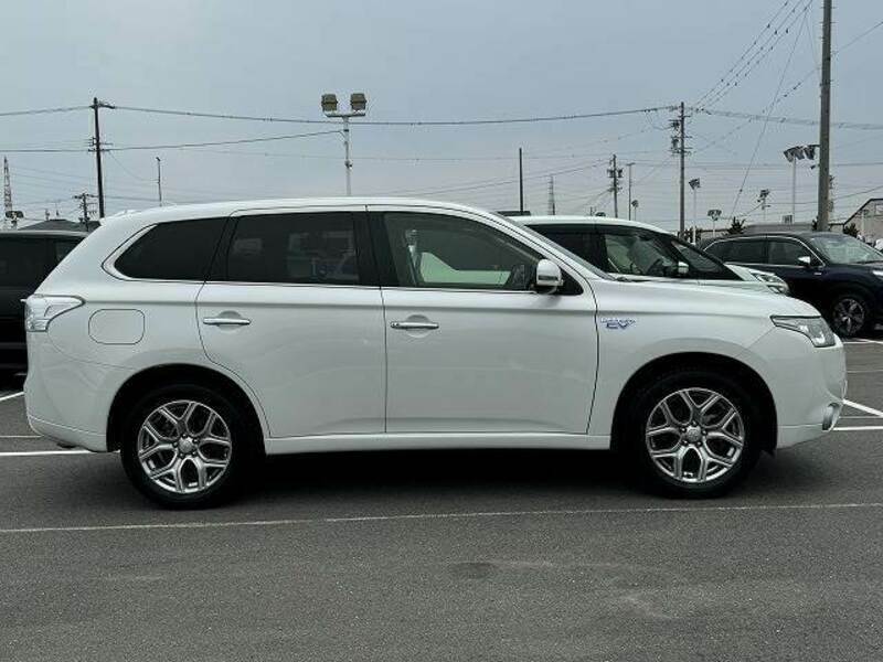 OUTLANDER PHEV-13