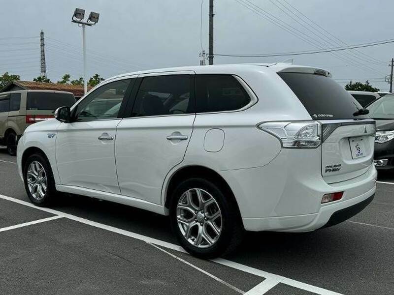 OUTLANDER PHEV-16