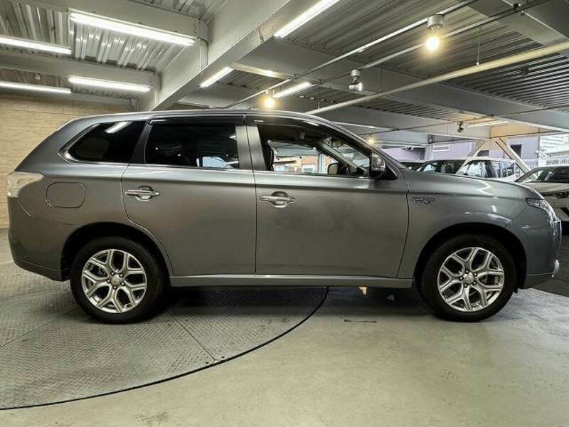 OUTLANDER PHEV-17