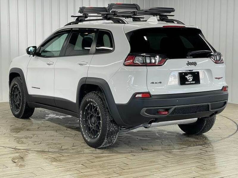 JEEP CHEROKEE-15