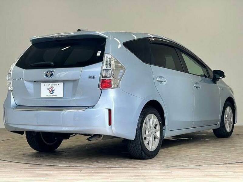 PRIUS ALPHA-16