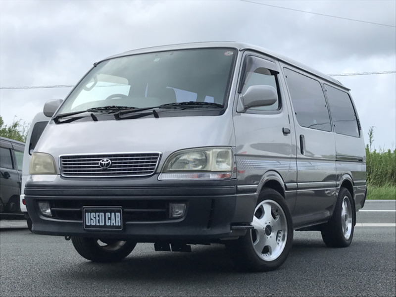 TOYOTA　HIACE