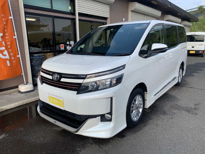 TOYOTA　VOXY