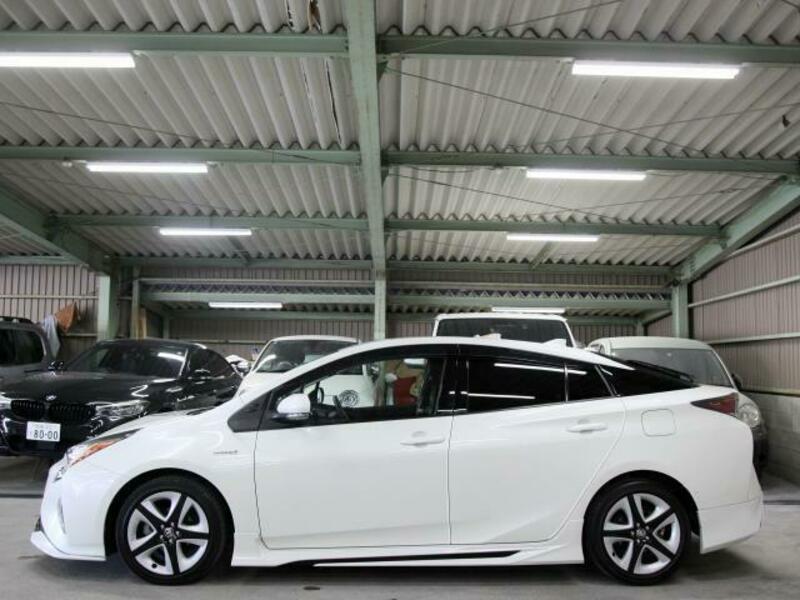 PRIUS-17